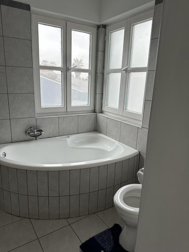 וואלביס ביי Coastwave Guest House מראה חיצוני תמונה
