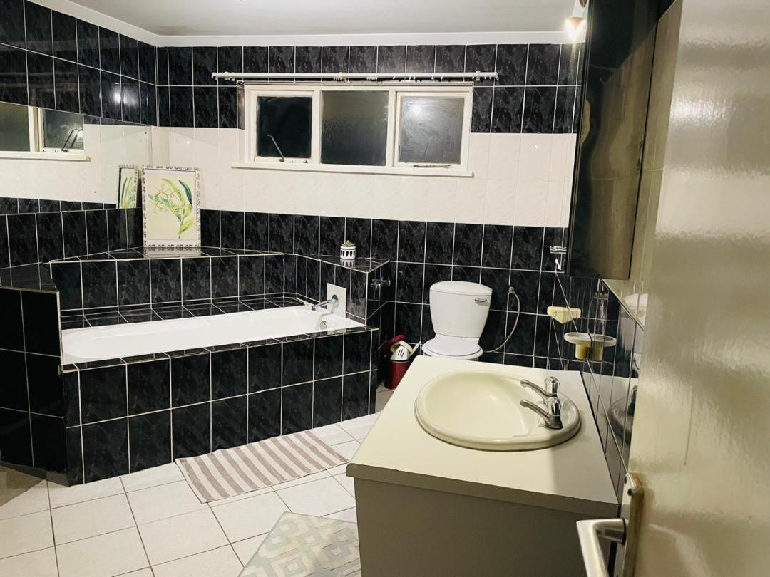 וואלביס ביי Coastwave Guest House מראה חיצוני תמונה