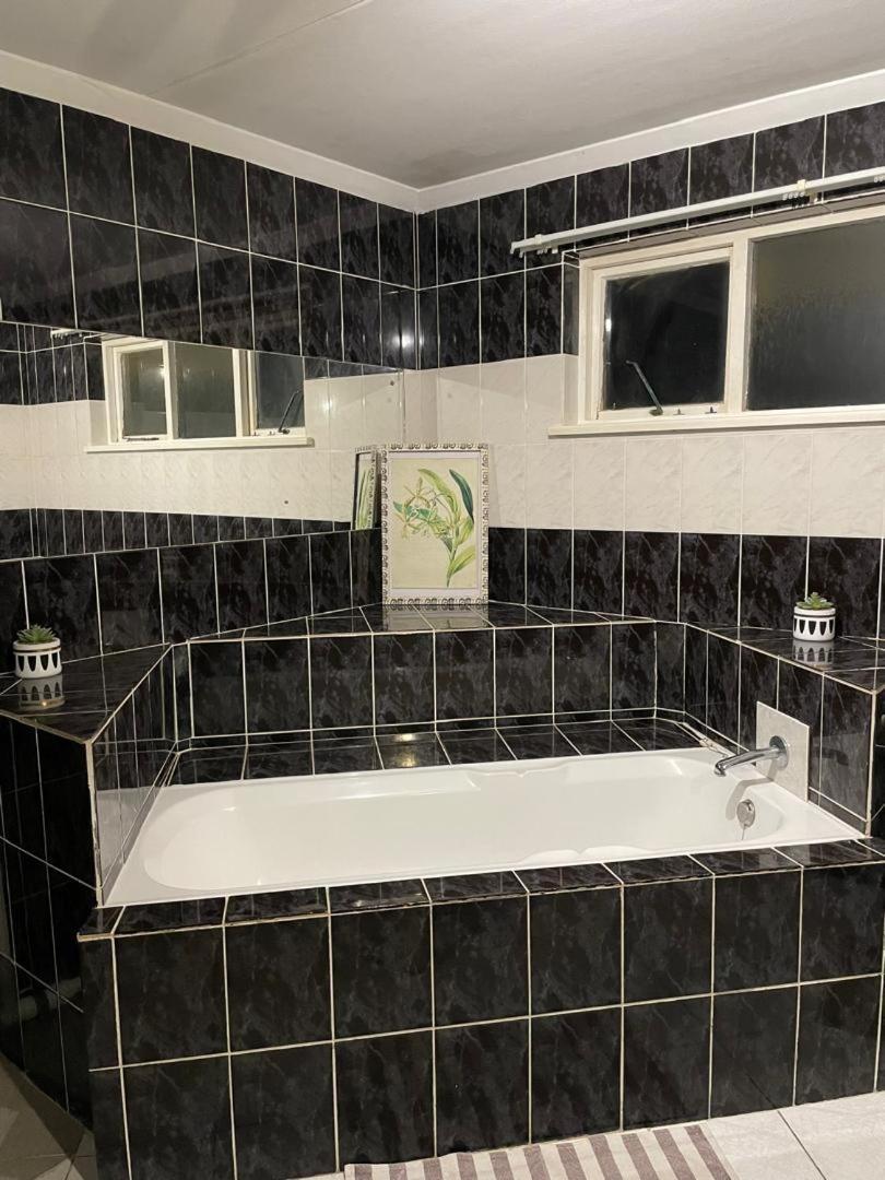וואלביס ביי Coastwave Guest House מראה חיצוני תמונה