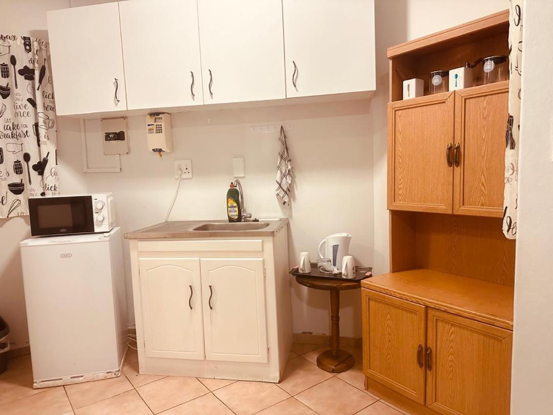 וואלביס ביי Coastwave Guest House מראה חיצוני תמונה